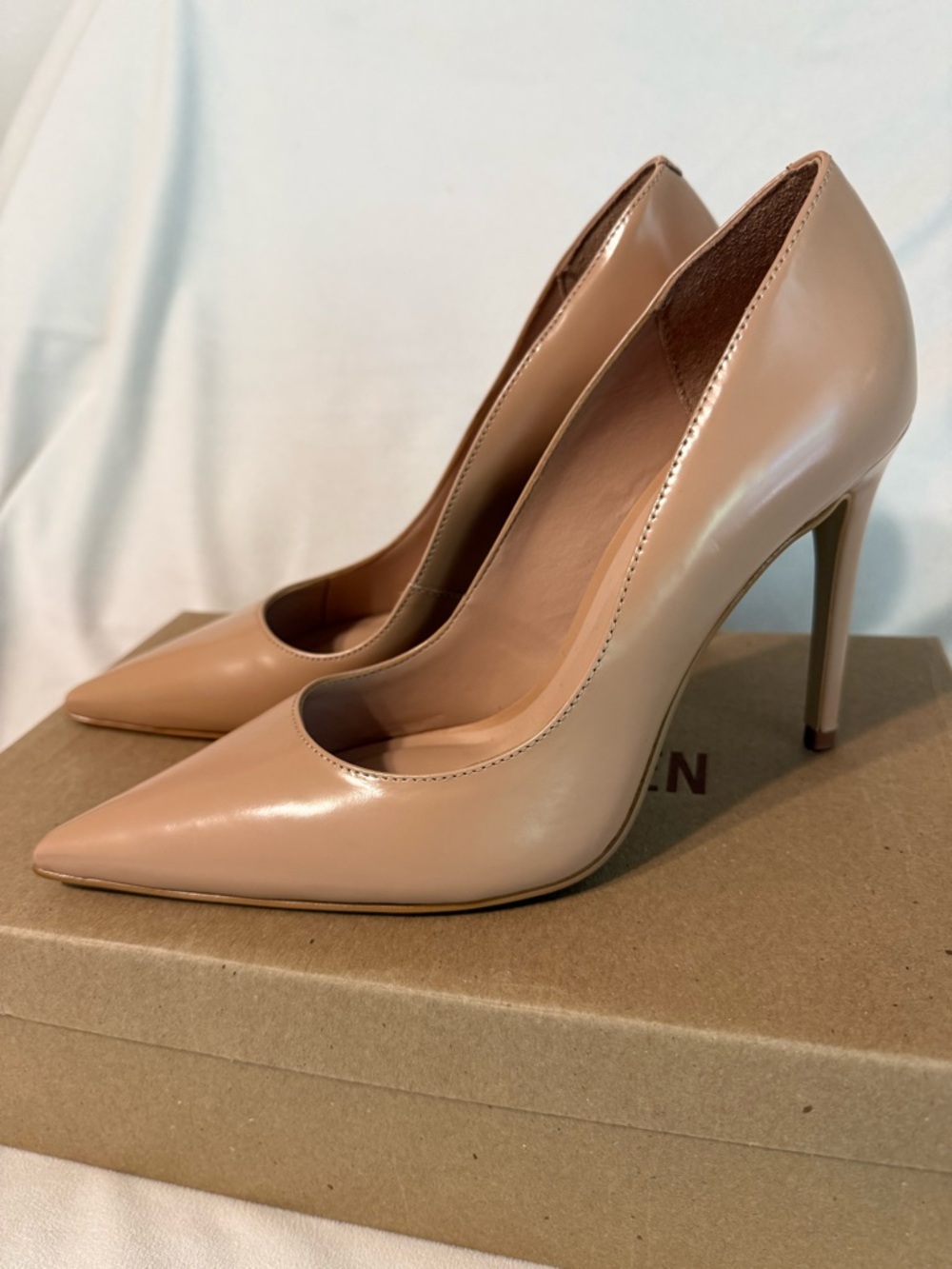 NIB Steve Madden Noir Tan Leather Stiletto Heels Pumps Classic Nude Size 8 - Picture 2 of 7